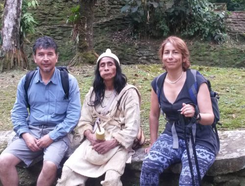 Mamo Romualdo, Claudia Andrea y Jorge Enrique, en Ciudad Perdida - Sierra Nevada de Santa Marta - Colombia.
